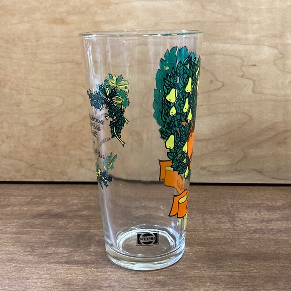 Pepsi Christmas glass sixth day of Christmas. - Picture 3 of 5